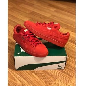 Red pumas for women